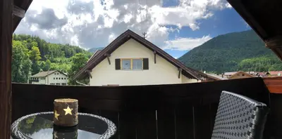 Ein allgemeiner Bergblick oder ein Berglick von der Ferienwohnung aus
