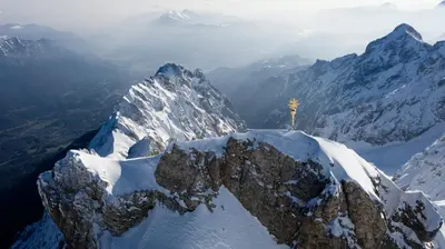 Ein allgemeiner Bergblick oder ein Berglick von der Ferienwohnung aus
