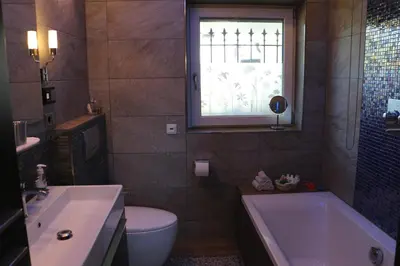 Ein Badezimmer in der Unterkunft Maisonette Deluxe by fewo-amperland