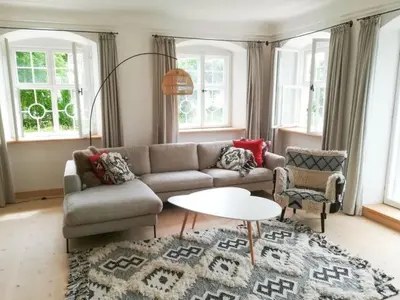 Ein Sitzbereich in der Unterkunft Ferienwohnung Hofmarkrichterhaus