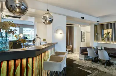 Ein Sitzbereich in der Unterkunft Leonardo Hotel Muenchen City West
