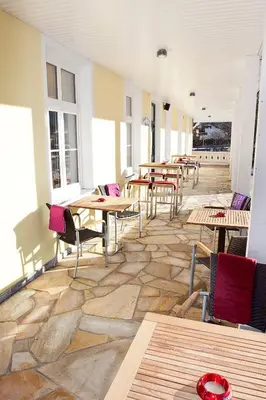 Ein Restaurant oder anderes Speiselokal in der Unterkunft Hotel Garni Ammergauer Hof