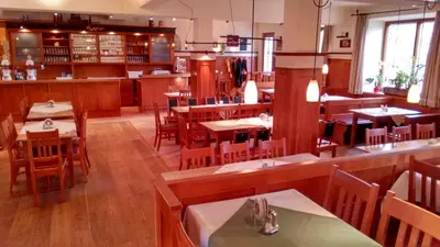 Ein Restaurant oder anderes Speiselokal in der Unterkunft Hotel Unterwirt