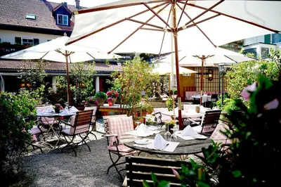 Ein Garten an der Unterkunft Brauereigasthof-Hotel Aying