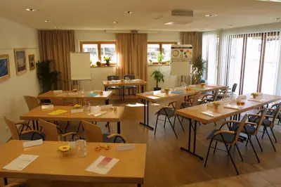Ein Restaurant oder anderes Speiselokal in der Unterkunft Alter Ziehbrunnen