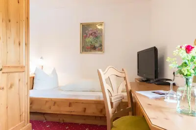 TV/Unterhaltungsangebot in der Unterkunft Metzgerei Gasthof Oberhauser - Hotel zur Post