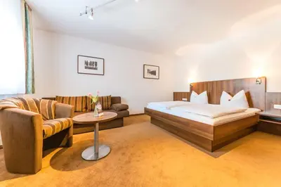 Ein Bett oder Betten in einem Zimmer der Unterkunft Metzgerei Gasthof Oberhauser - Hotel zur Post