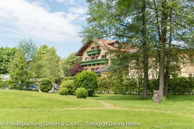 Ein Garten an der Unterkunft Hotel Oberwirt