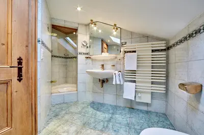 Ein Badezimmer in der Unterkunft Hotel Föhrenhof