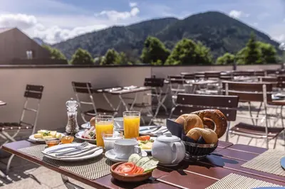 Ein allgemeiner Bergblick oder ein Berglick von des Resorts aus