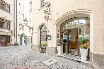 Eine Fassade oder ein Eingang zu Hotel Am Markt