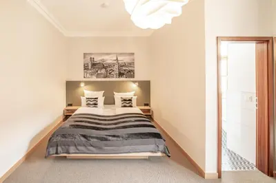 Ein Bett oder Betten in einem Zimmer der Unterkunft Hotel Am Markt