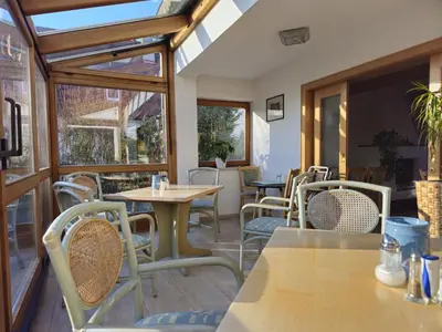 Ein Sitzbereich in der Unterkunft ARRIVEL Hotel am Bergson - bisher Hotel Neuner