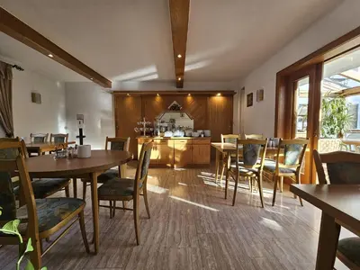 Ein Sitzbereich in der Unterkunft ARRIVEL Hotel am Bergson - bisher Hotel Neuner