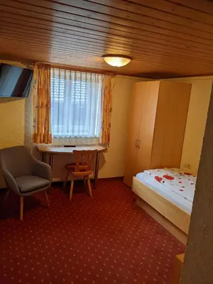 Ein Bett oder Betten in einem Zimmer der Unterkunft Gasthof Adler
