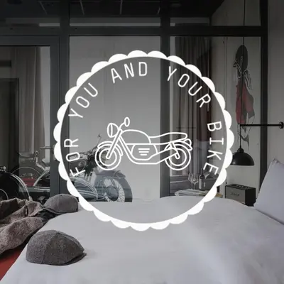 Ein Bett oder Betten in einem Zimmer der Unterkunft AMERON München Motorworld