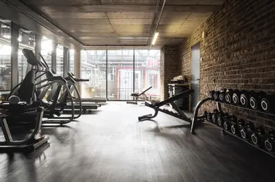Das Fitnesscenter und/oder die Fitnesseinrichtungen in der Unterkunft AMERON München Motorworld