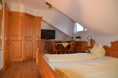 Ein Bett oder Betten in einem Zimmer der Unterkunft Gästehaus Maria