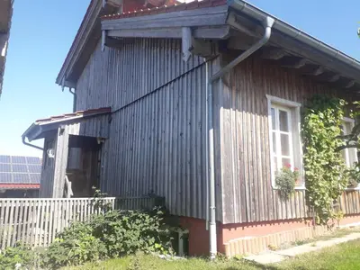 Das Gebäude in dem sich das Ferienhaus befindet