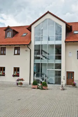 Das Gebäude in dem sich die Pension befindet