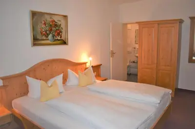 Ein Bett oder Betten in einem Zimmer der Unterkunft Hotel Pension Lindenhof