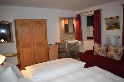 Ein Bett oder Betten in einem Zimmer der Unterkunft Hotel Pension Lindenhof