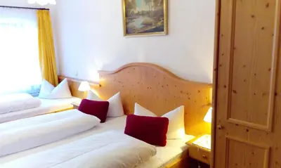 Ein Bett oder Betten in einem Zimmer der Unterkunft Hotel Pension Lindenhof