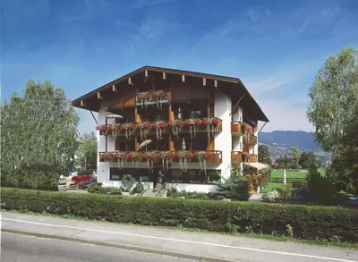 Das Gebäude in dem sich die Pension befindet