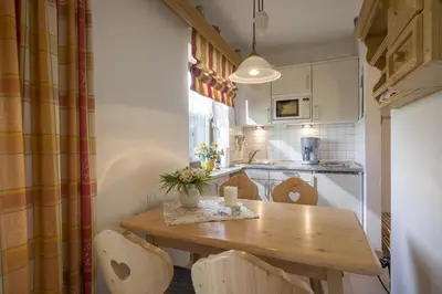 Küche/Küchenzeile in der Unterkunft 3 Sterne Komfortable Ferienwohnung mit einem Traum Blick zu den Bergen Sauna Spielzimmer Küche Garage 27