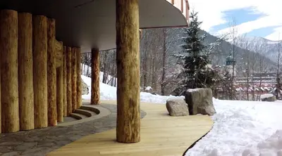 Ein allgemeiner Bergblick oder ein Berglick von des Hotels aus