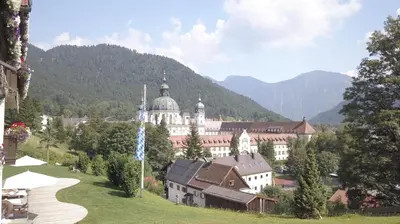 Ein allgemeiner Bergblick oder ein Berglick von des Hotels aus