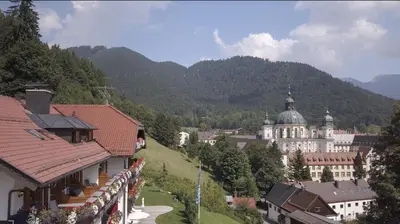 Ein allgemeiner Bergblick oder ein Berglick von des Hotels aus