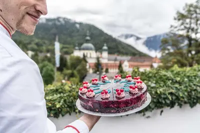 Ein allgemeiner Bergblick oder ein Berglick von des Hotels aus