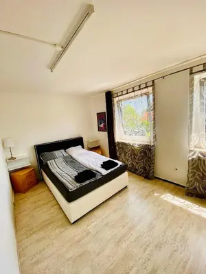 Ein Bett oder Betten in einem Zimmer der Unterkunft Charmante 3Zi-Ferienwohnung im Landhausstil