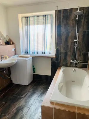 Ein Badezimmer in der Unterkunft Charmante 3Zi-Ferienwohnung im Landhausstil