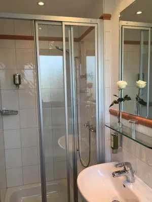 Ein Badezimmer in der Unterkunft Hotel Sollner Hof