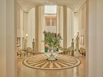 Ein Sitzbereich in der Unterkunft Rocco Forte The Charles Hotel