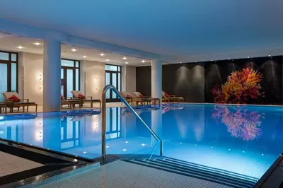 Der Swimmingpool an oder in der Nähe von Rocco Forte The Charles Hotel