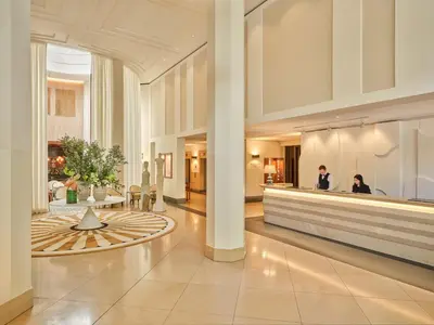 Ein Bett oder Betten in einem Zimmer der Unterkunft Rocco Forte The Charles Hotel