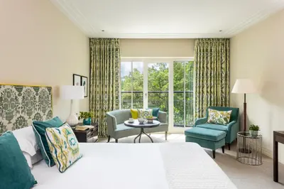 Ein Sitzbereich in der Unterkunft Rocco Forte The Charles Hotel