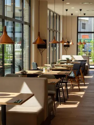 Ein Restaurant oder anderes Speiselokal in der Unterkunft Hilton Garden Inn Munich Messe