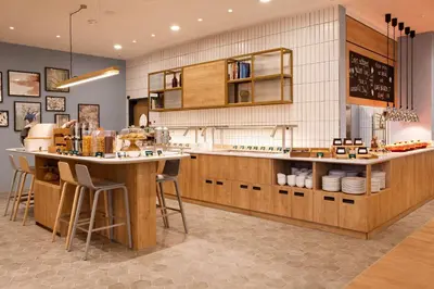 Küche/Küchenzeile in der Unterkunft Hilton Garden Inn Munich Messe