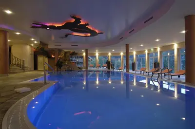 Der Swimmingpool an oder in der Nähe von Feuriger Tatzlwurm Berghotel & Spa, BW Signature Collection