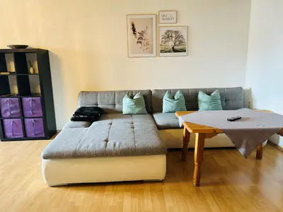 Ein Sitzbereich in der Unterkunft Pension zum Krug, Messe München