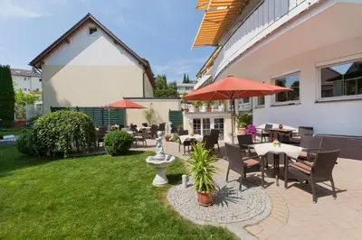 Ein Garten an der Unterkunft Kneipp-Kurhotel Steinle