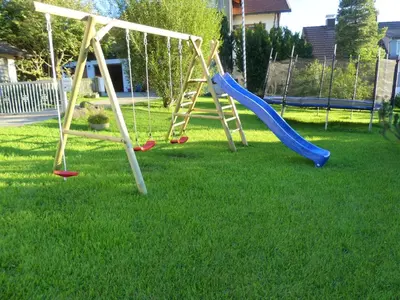 Ein Kinderspielbereich in der Unterkunft Ferienwohnung Bergblick