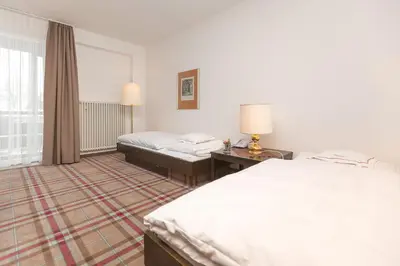 Ein Bett oder Betten in einem Zimmer der Unterkunft Hotel Alpenhof Postillion