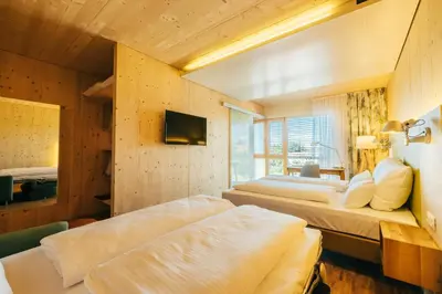 Ein Bett oder Betten in einem Zimmer der Unterkunft Ökohotel aus Holz Alea Eco