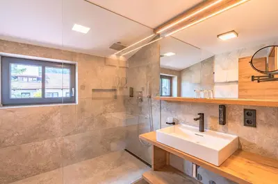 Ein Badezimmer in der Unterkunft Hotel Alpensonne
