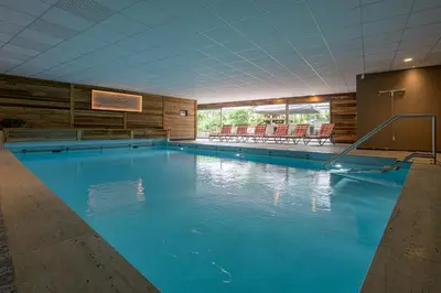 Der Swimmingpool an oder in der Nähe von Hotel Alpensonne